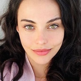 Tuvana Türkay’dan kas şov