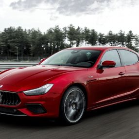 Maserati, en hızlı sedan otomobillerini tanıttı