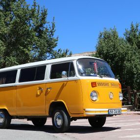Sivas'ta 1974 model minibüse 100 bin liralık teklifi geri çevirdi