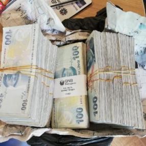Bursa'da 110 bin lira bulan temizlik görevlisinden örnek hareket