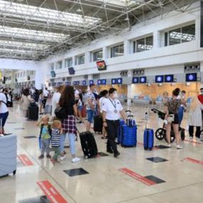 Antalya'ya bir haftada 180 bin turist geldi