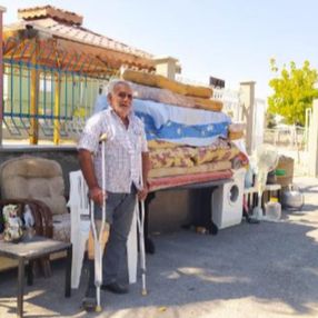 Mersin'de evden çıkarılan vatandaş sokakta kaldı