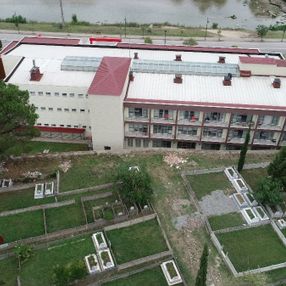 Ordu'da mezarlık manzaralı huzurevi