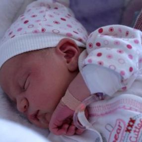 Konya'da 2 günlük bebek, sokağa terk edildi