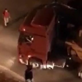 Bursa'da kaza yapan alkollü sürücü kaçmaya çalıştı