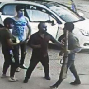 Ankara'da eşi tarafından silahla kovalanan kadını esnaf kurtardı