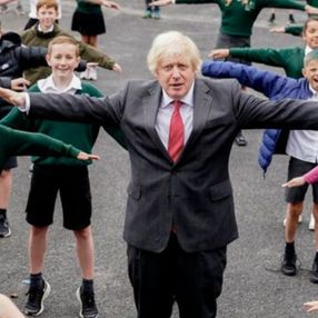 İngiltere Başbakanı Johnson: Çocuklarınızı okula gönderin