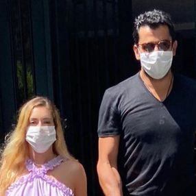 Sinem Kobal hamile haliyle ilk kez görüntülendi