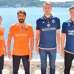 Başakşehir yeni sezon formalarını tanıttı