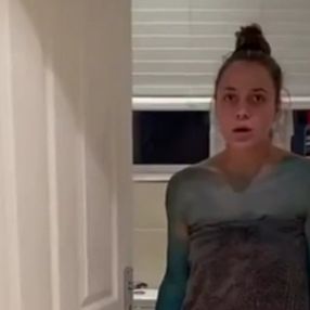 Eşini duş sonrası Avatar’a dönüştürdü