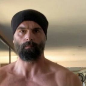 Mehmet Akif Alakurt, fiziğine laf edenlere küfretti