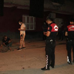 Adana'da evli bir kadını takip eden kişi dayak yedi