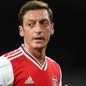 Al Nassr, Mesut Özil'in peşinde