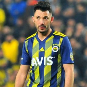 Fenerbahçe Tolgay Arslan ile yollarını ayırdı