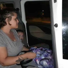 Hatay'da 1 yaşındaki kızıyla parklarda kalıyordu, sığınma evine yerleştirildi