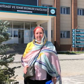 Kars'ta 65 yaşındaki Ayşen teyze, üniversiteli oldu