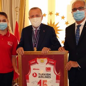 Cumhurbaşkanı Erdoğan, Avrupa şampiyonu voleybolcularımızı kabul etti