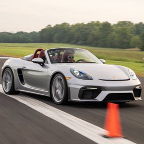 ABD'de 16 yaşında Porsche ile dünya slalom rekorunu kırdı
