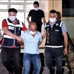Bursa'da Kıskançlık krizine giren kişi eşini bıçakladı