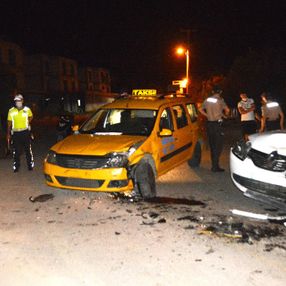 Balıkesir'de alkollü sürücü kaza yapıp olay yerinden kaçtı