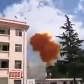 Çin’in uzaya gönderdiği roketin iticisi kasabaya düştü