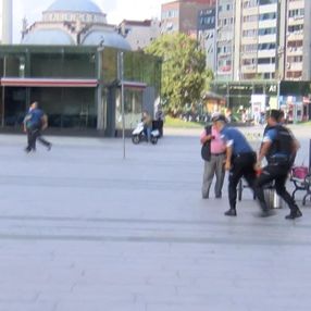 Çağlayan Adliyesi önünde iki grup arasında silahlı çatışma