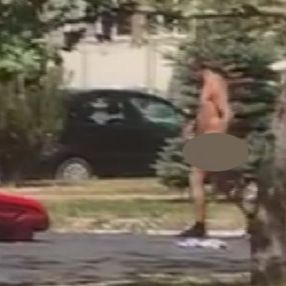 Sivas'ta çocuk parkında çıplak gezen şahıs kazada öldü