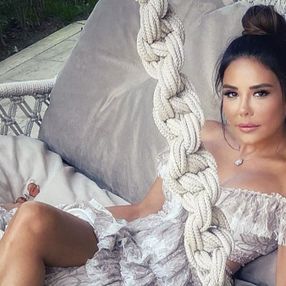 Koronayı atlatan Esra Balamir maskesiz alışverişe çıktı