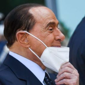 Silvio Berlusconi koronayı yendi