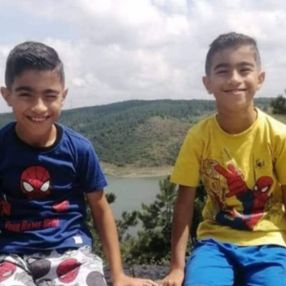 İstanbul'da üzerine aydınlatma direği düşen çocuk öldü