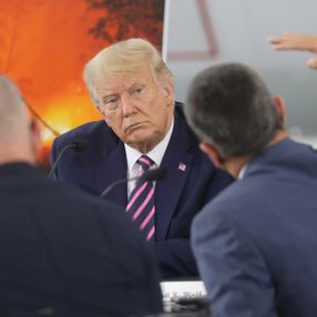 Trump, Kaliforniya yangınlarında küresel ısınmayı reddetti