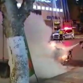 Adıyaman'da bir kişi motosikletini ateşe verdi