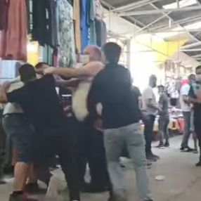 Sakarya'da pazarda esnaf kavgası kamerada