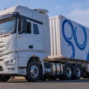 Çinli şirket First Automotive Works, elektrikli ve sürücüsüz tırlarını tanıttı