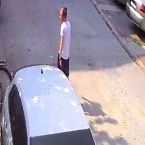 Bursa'da yolda yürürken gördüğü bisikleti çaldı