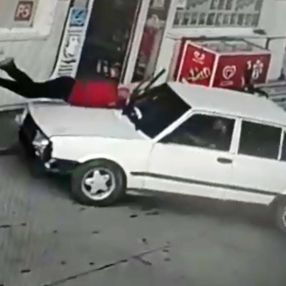 Afyonkarahisar'da tartıştığı istasyon görevlisine otomobiliyle çarptı