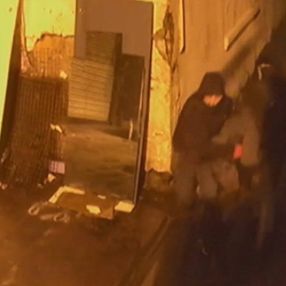 İstanbul'da tuvalet penceresinden kaçmaya çalışan hırsızlık şüphelileri 2'nci kattan düştü