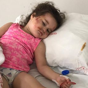 Bursa'da 2 yaşındaki Gökçe'nin ailesi, kızlarına çarpıp kaçan sürücünün bulunmasını istiyor