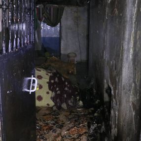 Adana'da bir kişi oturduğu evi yaktı
