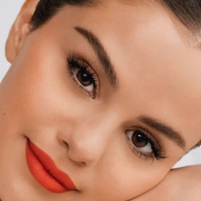 Selena Gomez ameliyat izini paylaştı