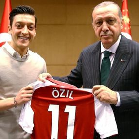 Almanya Futbol Federasyonu: Mesut Özil konusunda hata yaptık