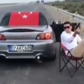 Antalya'da otoyol kenarına aracını çekip havaya ateş açan sürücü yakalandı