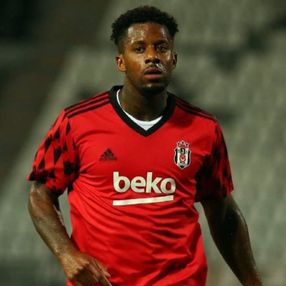 Kadro dışı kalan Jeremain Lens tesislere noter çağırdı