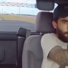 ABD'de sürücü, kendine çarpıp silah gösteren araca ateş etti