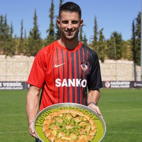 Gaziantep Mirallas'ı bir tepsi baklavayla karşıladı