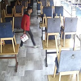 Bursa'da ayran çalan hırsızlar güvenlik kamerasına yakalandı