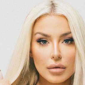Tana Mongeau: Biden'a oy verene çıplak fotoğraflarımı göndereceğim