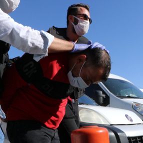 Şanlıurfa'da, dini nikahlı eşine işkence eden cani