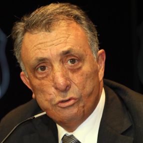 Ahmet Nur Çebi'den gitmek istemeyen futbolculara tepki