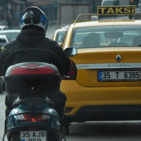 İzmir'de paket servis elemanları, sipariş sitelerindeki hız puanından şikayetçi